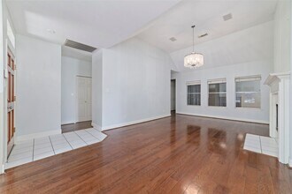 6511 Mesa Vista Ct in Houston, TX - Building Photo - Building Photo