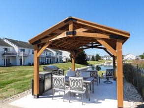 Lakes at Woodmont in Perrysburg, OH - Foto de edificio - Building Photo