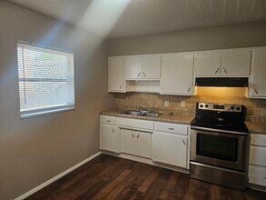 1343 South Patrick Dr in Satellite Beach, FL - Foto de edificio - Building Photo