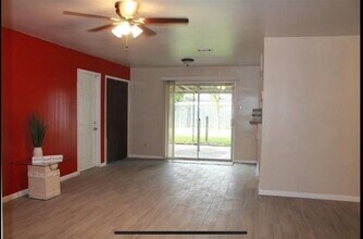 4034 Curly Oaks Dr in Houston, TX - Building Photo - Building Photo