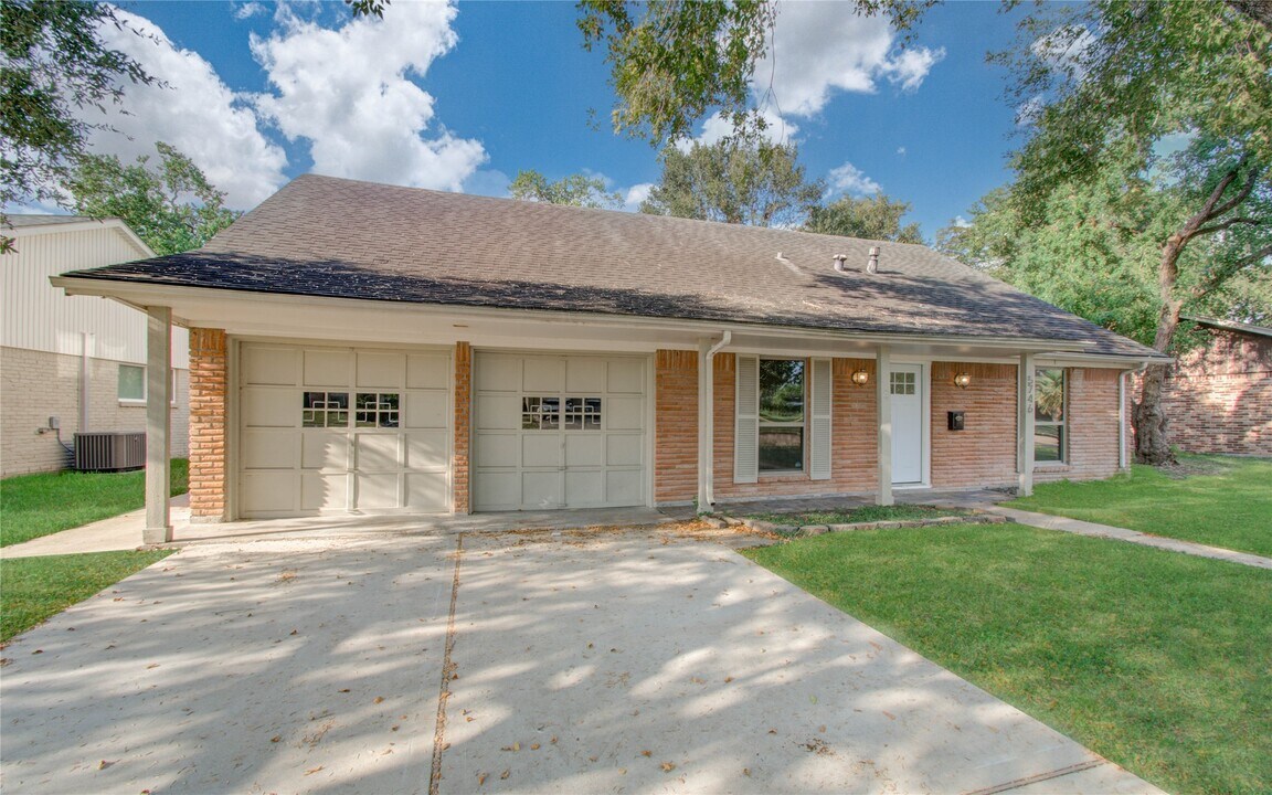 5746 Cartagena St in Houston, TX - Building Photo