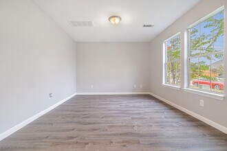 1091 Verde Trails Dr in Houston, TX - Building Photo - Building Photo