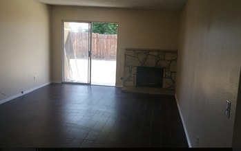 7384 Palmetto Ave in Fontana, CA - Building Photo - Building Photo