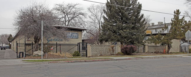 White Pines Apartments in Salt Lake City, UT - Building Photo - Building Photo