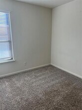 135 Morning Glory Dr in Sanger, TX - Foto de edificio - Building Photo