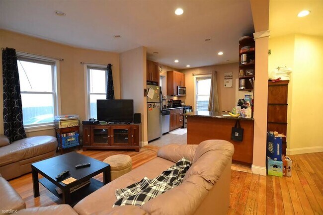 8 Montfern Ave in Boston, MA - Building Photo - Building Photo