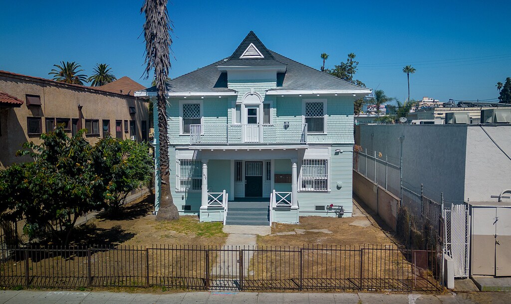 Burlington House in Los Angeles, CA - Building Photo