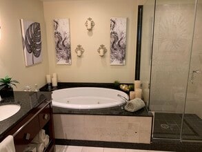 2700 Las Vegas Blvd S in Las Vegas, NV - Building Photo - Building Photo
