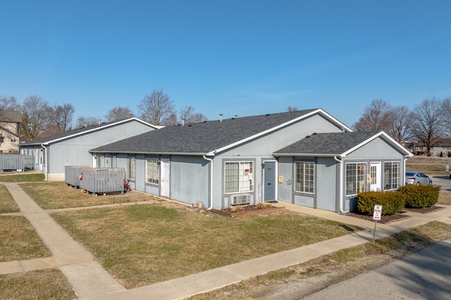 Bradlee Park Apartments in Le Roy, IL - Foto de edificio - Building Photo