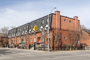 231-253 Cumberland St in Ottawa, ON - Building Photo