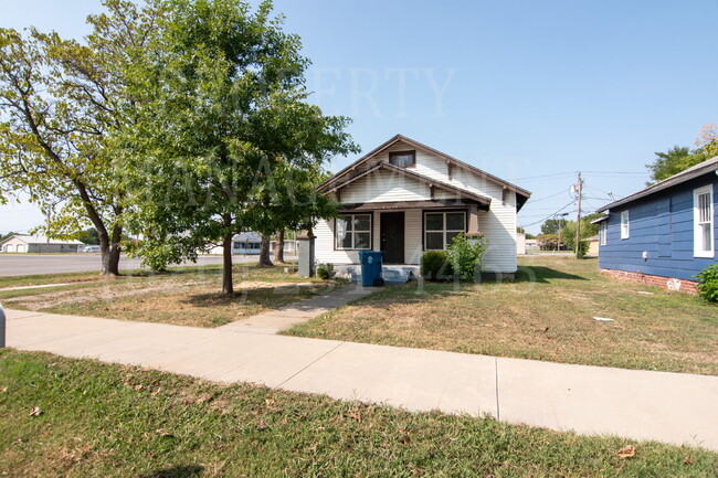 property at 1416 W 9th St