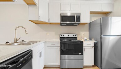 5113 E 10th St in Panama City, FL - Building Photo - Building Photo