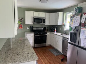 414 Wyndhurst Dr in Coraopolis, PA - Building Photo - Building Photo