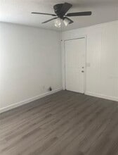 6806 Thomas Cir in Tampa, FL - Foto de edificio - Building Photo