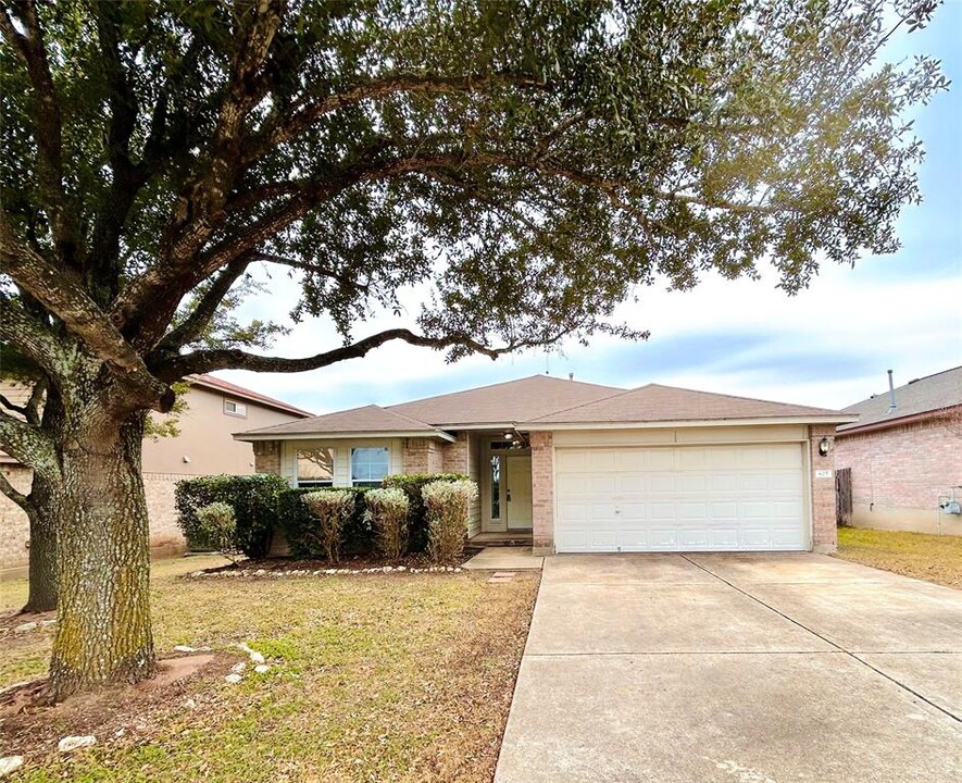 805 Tudor House Rd in Pflugerville, TX - Building Photo