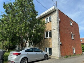 325 Vermont Rue in Longueuil, QC - Building Photo - Building Photo