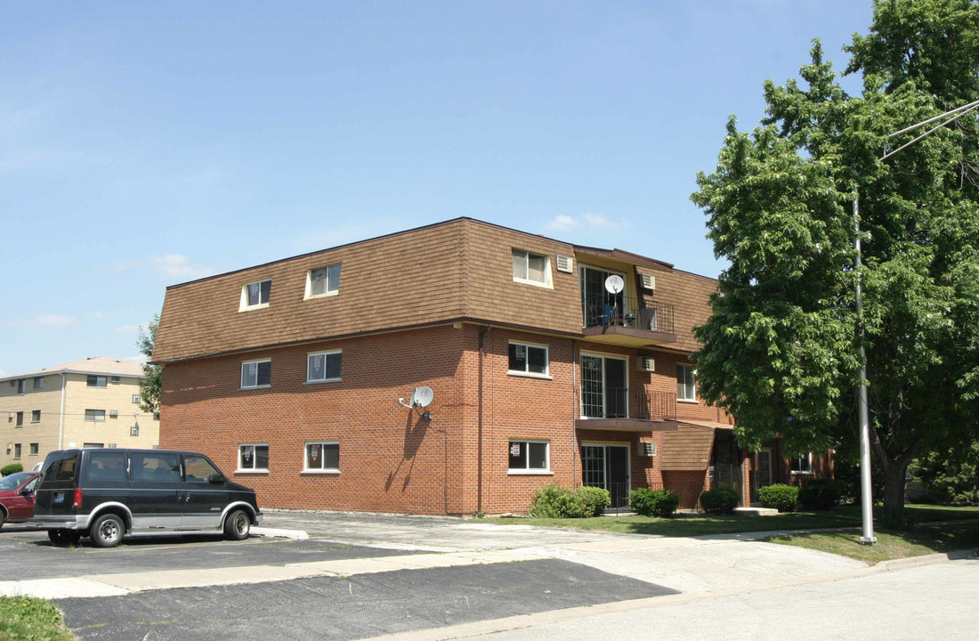 10510 Parkside Ave in Chicago Ridge, IL - Building Photo