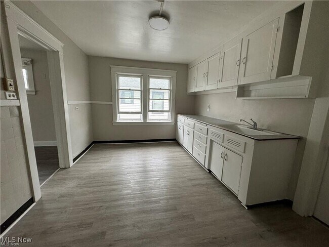 property at 515 E 143rd St