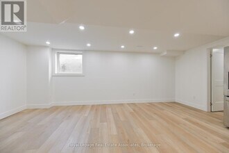 8 McNally St in Halton Hills, ON - Building Photo - Building Photo