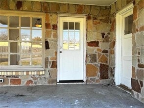 210 W Avenue A in Garland, TX - Building Photo - Building Photo
