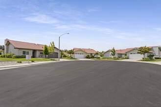 Westmont Village Homes - 55+ Senior Community in Riverside, CA - Foto de edificio - Building Photo