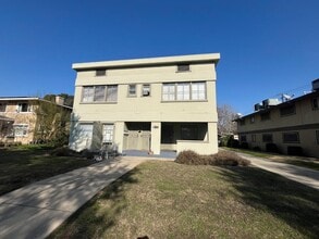 835 E Weldon Ave in Fresno, CA - Foto de edificio - Building Photo