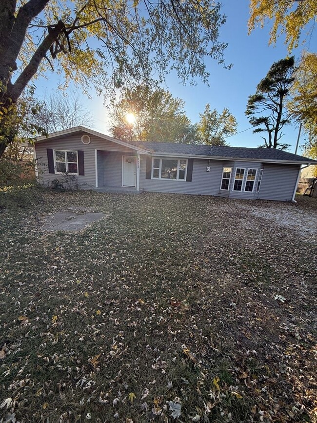 property at 1523 N Rainbow Dr