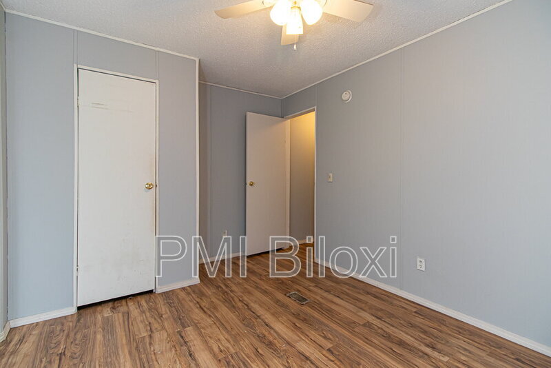 19014 Rucks Krans Rd in Moss Point, MS - Building Photo