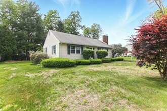 109 Westwood Dr in Westfield, MA - Building Photo - Building Photo