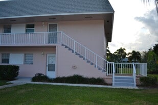 18081 SE Country Club Dr in Jupiter, FL - Building Photo