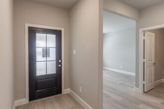 909 Elijah Ln in McKinney, TX - Foto de edificio - Building Photo