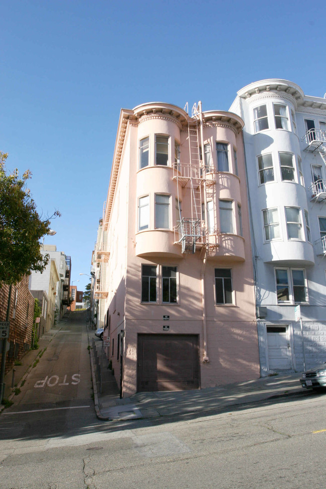 2 Genoa Pl in San Francisco, CA - Building Photo - Building Photo