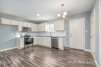 403 SW 15 St in Blue Springs, MO - Building Photo - Building Photo