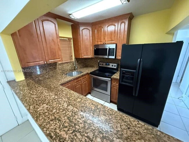 4050 NW 135th St in Opa Locka, FL - Building Photo - Building Photo