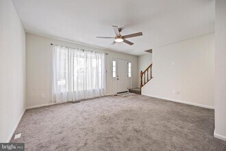 284 Oakwood Village Ct in Glen Burnie, MD - Building Photo - Building Photo