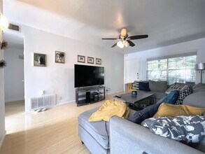 300 Crockett St in Austin, TX - Building Photo - Building Photo