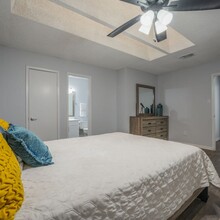 Lakebridge Townhomes in Houston, TX - Building Photo - Building Photo