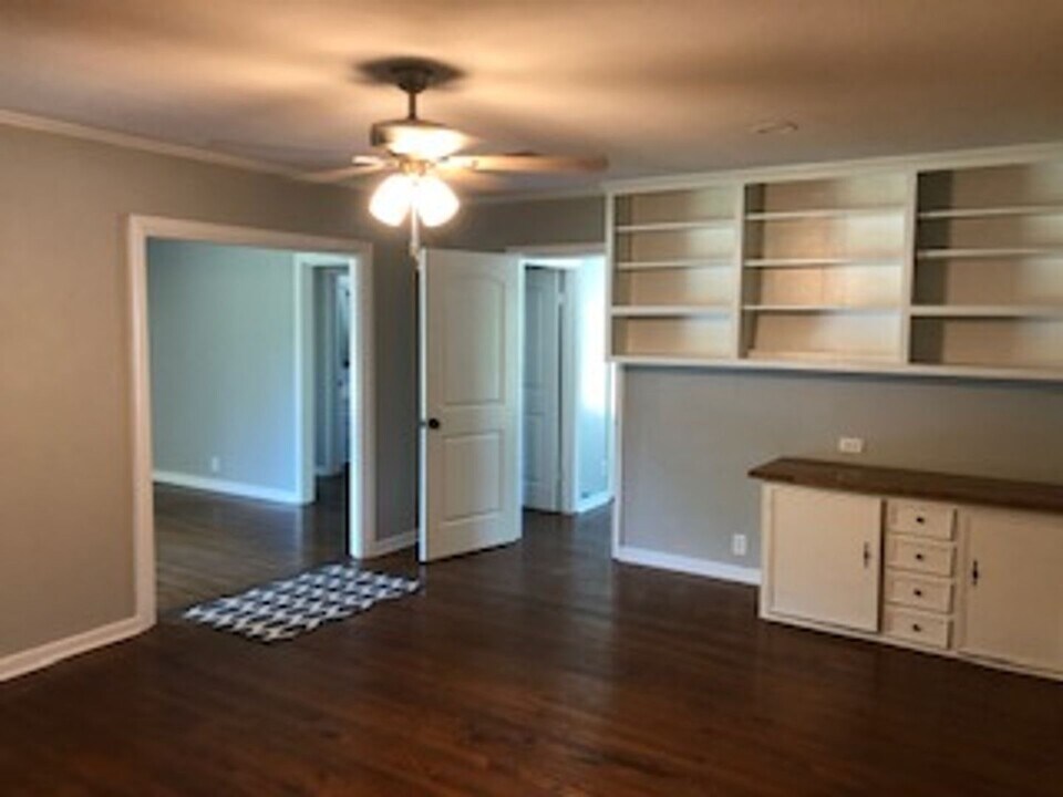 1307 Aldridge St in Commerce, TX - Building Photo