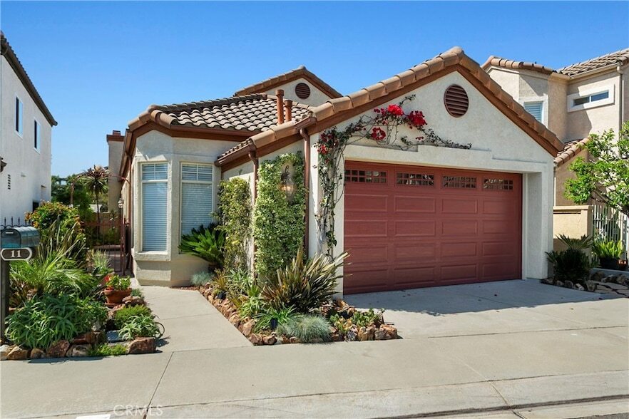 11 Reina in Dana Point, CA - Building Photo