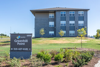 Greenhill Point in Waterloo, IA - Building Photo - Building Photo