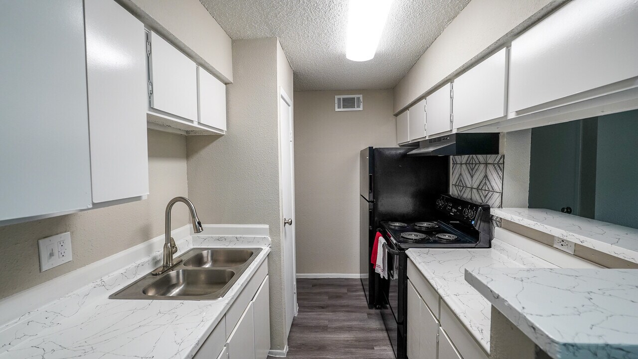 Avery Place in Houston, TX - Building Photo