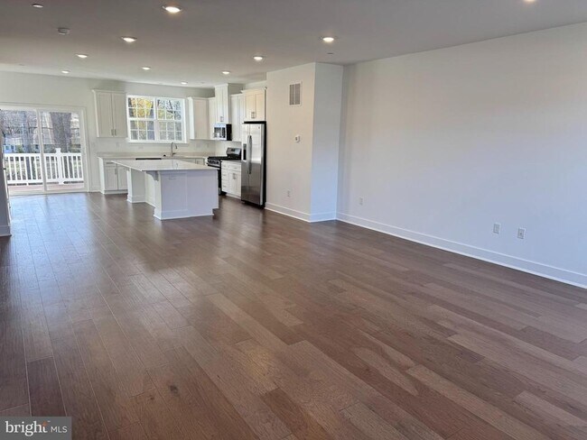 117 FRED CLARK Dr in Pennington, NJ - Building Photo - Building Photo