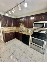 4158 Inverrary Dr in Lauderhill, FL - Building Photo