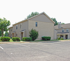 306 Fairway Cir Apartments