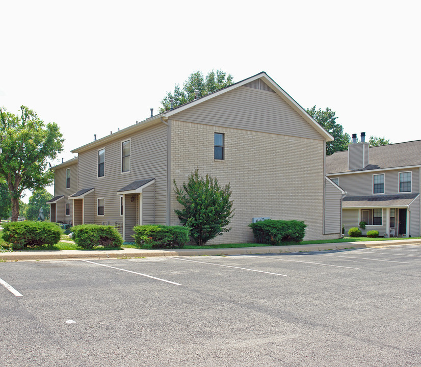 306 Fairway Cir in Springdale, AR - Building Photo