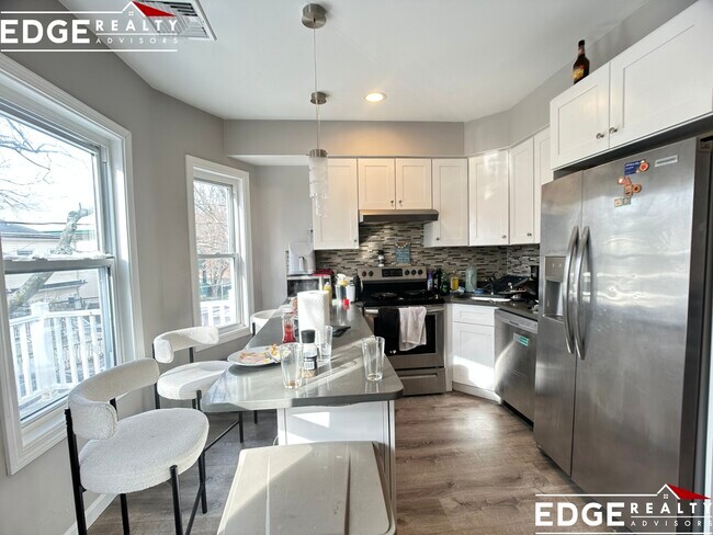 39 Long Ave, Unit 4