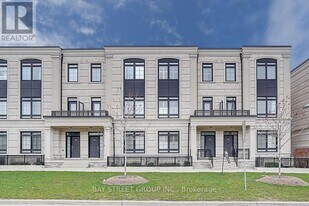 74 Village Pkwy in Markham, ON - Building Photo