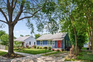 5014 Sheridan St in Riverdale Park, MD - Building Photo