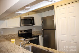 19839 Henderson Rd in Cornelius, NC - Building Photo - Building Photo