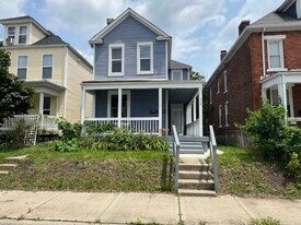 358 St Clair Ave in Columbus, OH - Building Photo
